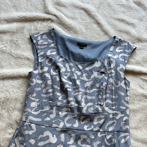 Ann Taylor Sheath Dress Blue Animal Print | Cap Sleeve Workwear Chic | Size 4 - Picture 2 of 6